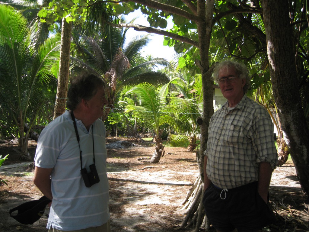 Mike and Des meetup again by accident on Aitutaki